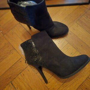 Black bling booties back zip 7.5 Hp🔥🔥🔥🔥